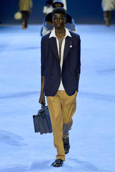 Look 19